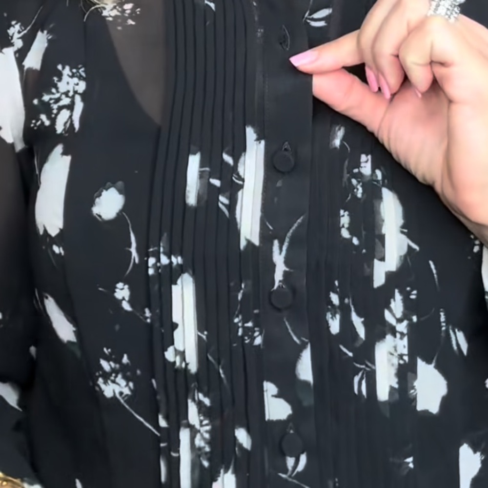 Cabi Silhouette Blouse - Picture 7 of 15